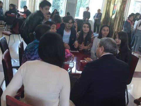 Rektor tələbə bufetində növbəyə dayandı – FOTO  