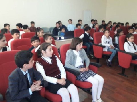 Cəlilabadda məktəblilərə internetdəki təhlükələrdən danışılıb