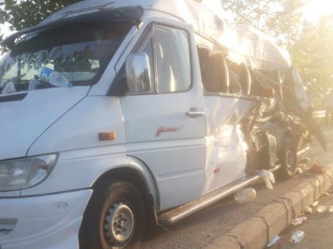 Məktəbliləri daşaıyan mikroavtobus qəzaya uğradı