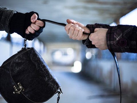 Bakıda məktəblilərə qarşı soyğunçuluq edən şəxs saxlanıldı