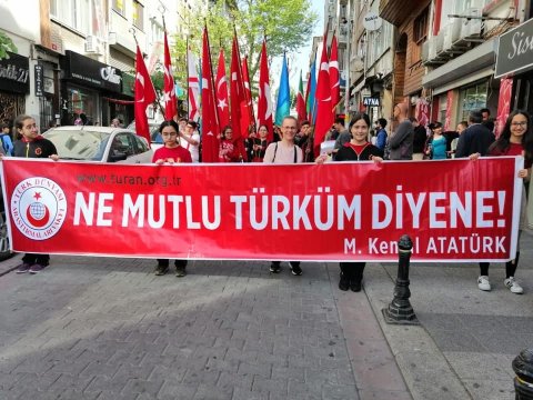 Azərbaycanlı şagirdlər Türk Dünyası Çocuk Şölənində iştirak edir