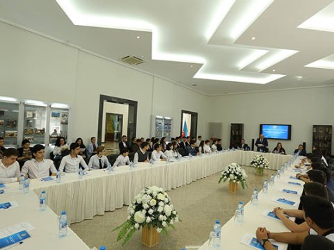 Məktəblilərə “Mavi balina” təhlükəsi haqda məlumat verildi