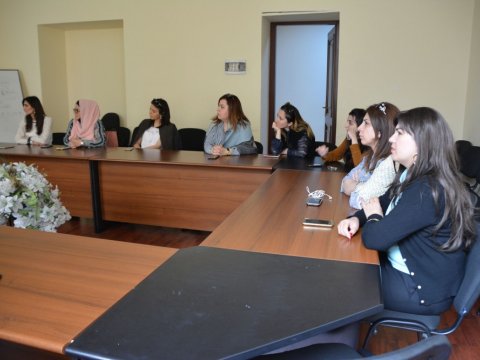 Gənc alimlər Fizika institutunda