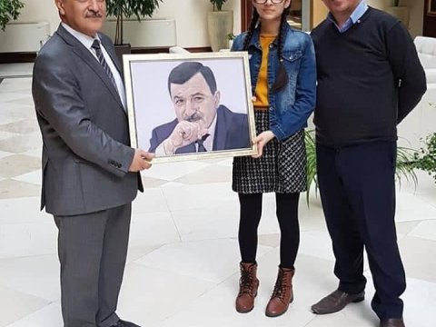 Tələbə rəssamın portreti deputatı təəccübləndirdi - FOTO