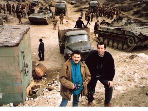 Savaş müxbiri: “Sinif otaqlarının içindəki sobalara, partaların çəkməcələrinə bomba yerləşdirilmişdi, yeməyə çörək yox idi” 