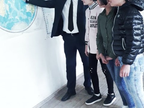 Ucqar kənd müəlliminin maraqlı dərs üsulu- Təbiət qoynunda tədris - FOTOLAR  