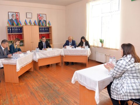 Paytaxtın üç rayonu üzrə müəllim və valideynlərin müraciətləri dinlənilib