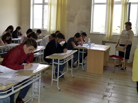 Bölgədəki abituriyentlər şəhərdəkilərdən niyə geri qalır? – Statistika və “axsaq fənlər”  