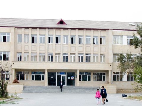 Daha bir şagird dərsdən qaçmaq üçün özünü ikinci mərtəbədən atdı - RƏSMİ