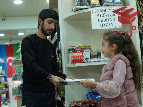 Əlaçı şagirdlərə mağazalarından hədiyyə verən qardaşlara Təhsil Nazirliyindən dəstək - VİDEO