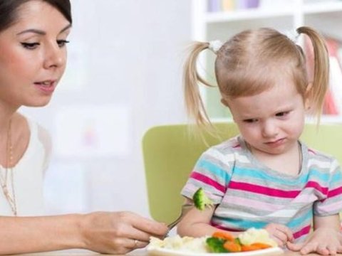 “Problemimiz təkcə maaş azlığı deyil” – Məktəb psixoloqundan etiraz  