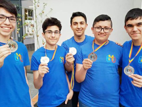 Məktəblilərimizin medal estafeti  