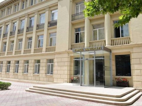 Bakıdakı 35 tələbə yataqxanasından 25-də məcburi köçkünlər məskunlaşıb