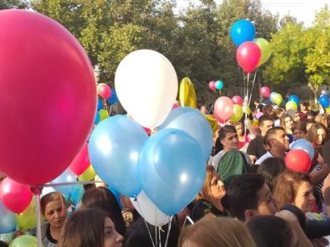 50 il öncə məktəbi qurtaran məzunlar görüşdü: Biri milyarderdir 