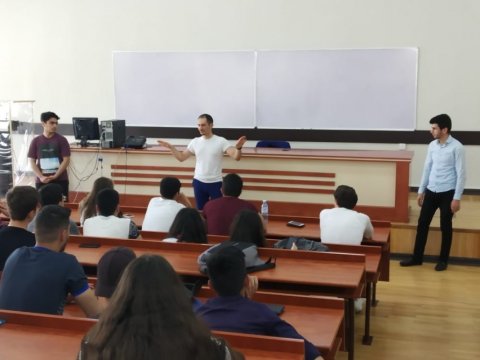 Universitetdə biznes təlimi