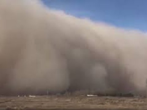 Qum fırtınası səbəbindən  şagirdlər təxliyə edildi