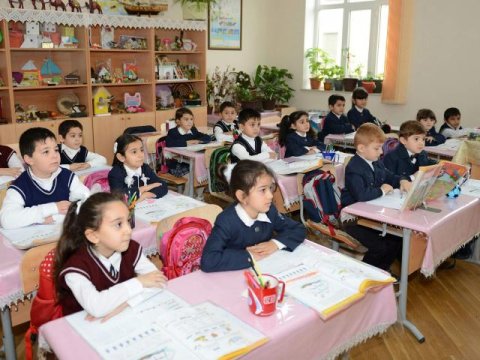 “Ankara məktəbi” liseyinin müəllimi: \