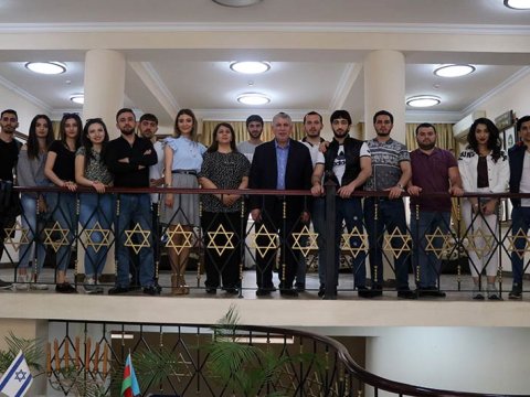 Azərbaycan Universitetinin tələbələri dağ yəhudiləri sinaqoqunu ziyarət edib