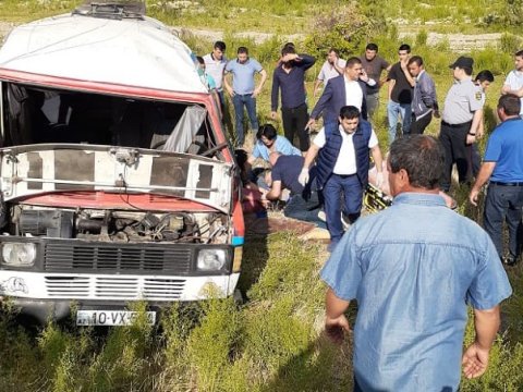Qəzaya düşən tələbələrlə bağlı rəsmi məlumat: 2 nəfər ölüb, 2-si ağır vəziyyətdədir  