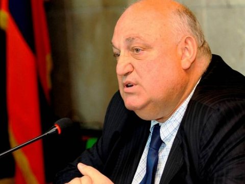 Universitet rektoru vəzifəsindən istefa verdi