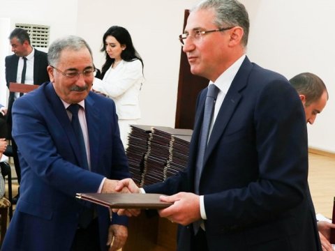 Ekologiya sahəsindəki səmərəli fəaliyyətlərinə görə bir sıra alimlər təltif olunublar