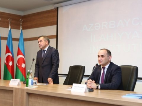 Rektor Biləsuvarda abituriyentlərin qarşısına çıxdı