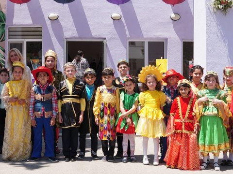 Jurnalistlər  internat məktəbində - Təhsil Nazirliyinin 1 iyun görüşü - FOTOLAR  