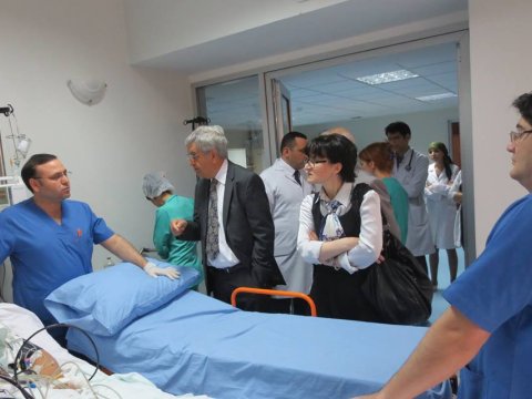 Amerikada Azərbaycan təşkilatına 1 milyon dollarlıq bina alan azərbaycanlı professor -FOTO