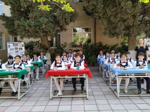 Qeyri - adi ənənələri olan məktəb - Dərslər açıq havada keçirilir