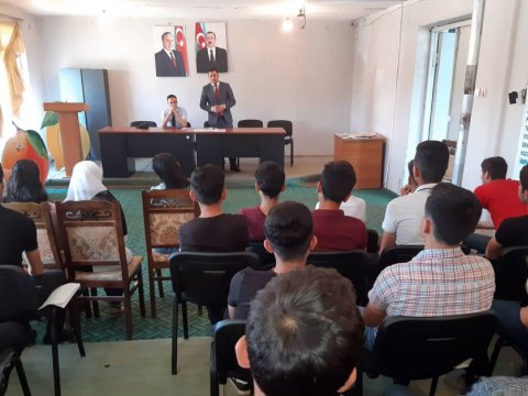 Peşə liseyində insan hüquqlarından danışıldı
