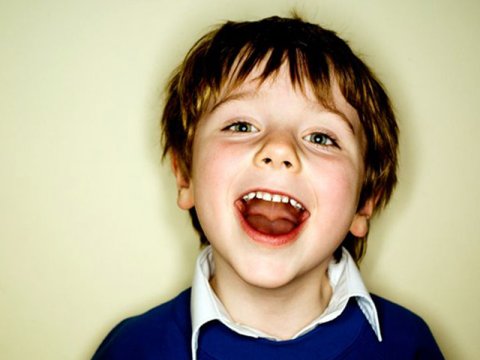 Niyə oğlan uşaqları qızlardan gec danışmağa başlayır?