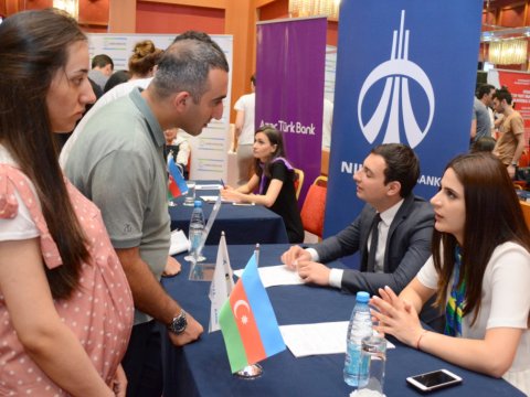 UNEC-in təşkilatçılığı ilə gənclər üçün əmək yarmarkası təşkil olunub - FOTO  