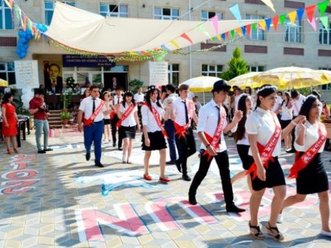 Ekspert dərs ilinin 14 iyunda bitməsinə qarşı çıxdı: “Məktəblərdə kondisioner də yoxdur\