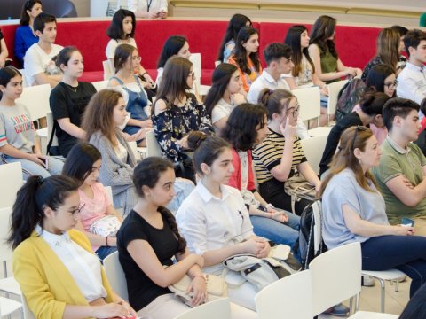 İngilis dili olimpiadasının qalibləri mükafatlandırılıb  