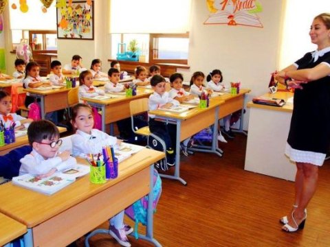 Bakı məktəblərində çalışan müəllimlərin sayı açıqlandı  