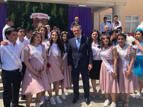 Təhsil naziri məcburi köçkün məktəbində “Son zəng” tədbirinə qatıldı - FOTOLAR  