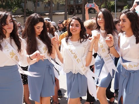 Həyat məktəbinə başlanğıc üçün çalınan “Son zəng” -FOTOREPORTAJ  