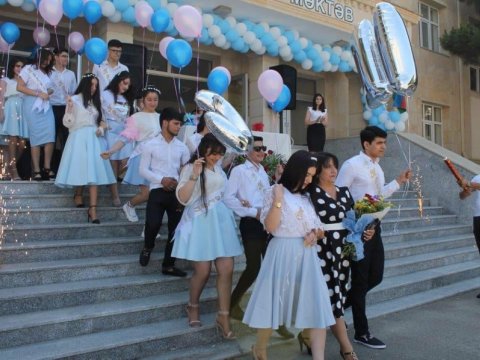 Bakı məktəbində “Son zəng” ovqatı – Gələcəyə inamlı FOTOLAR