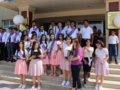 “Yalnız milli rəqs və musiqidən istifadə etdik, çox kövrəldim” – Ucqarlarda “Son zəng”-FOTO