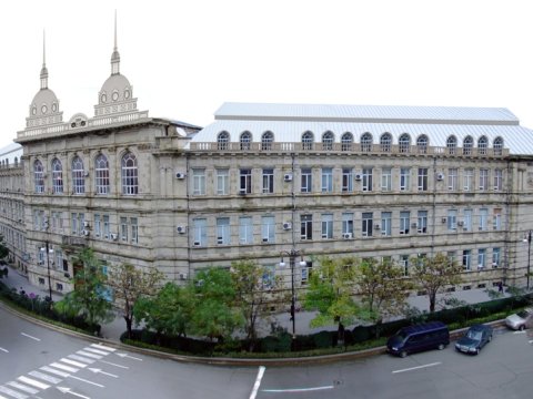 UNEC-in professor-müəllim heyətinin əməkhaqqı artırıldı