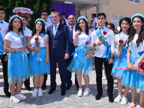 “Nazir bununla sübut etdi ki, məcburi köçkün məktəblərinə böyük diqqət var” – Ceyhun Bayramov alqışlandı  