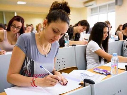 Bu gün 32 mindən çox şagird buraxılış imtahanı verir  