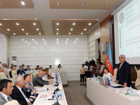 UNEC-də “Universitet-dövlət-sənaye platforması” çərçivəsində forum keçirilib  
