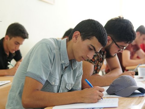 İmtahan telefon gətirən, keçmiş buraxılış vərəqəsi ilə gələnlər - Qayda pozuntularının qarşısı alındı