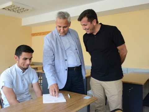 Media nümayəndələri İlahiyyat İnstitutunda imtahanları izlədi    