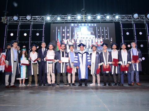 UNEC-də Məzun günü – Məzunlara Avropa universitetlərinin diplomları verildi  