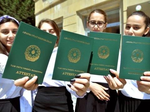 Məktəbi bitirənlərə attestatların verilməsinə başlanılıb