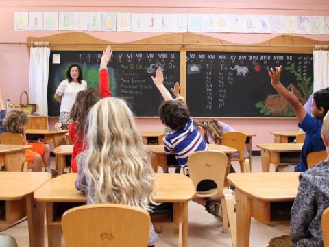 Bu məktəblərdə dərslikləri şagirdlər özləri yazırlar - MARAQLI  