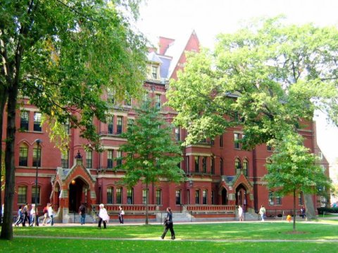 Nüfuzlu universitetlərin reytinqi düşür