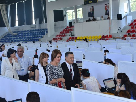 Nazir müavini müəllimlərin işə qəbulu üzrə imtahanı izlədi - FOTO